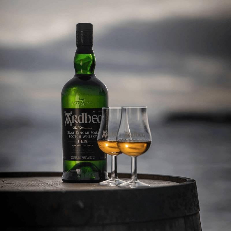 Ardbeg 雅柏 - 10 Year Old Islay Single Malt Scotch Whisky 蘇格蘭10年艾雷島單一麥芽威士忌 700ml -  Mango Store