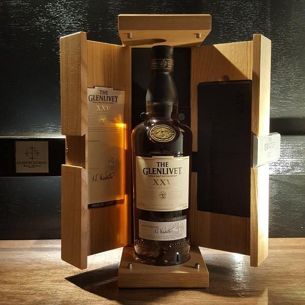 The Glenlivet 格蘭利威 - 25 Years Old Single Malt Scotch Whisky XXV 蘇格蘭25年單一麥芽威士忌 700ml -  Mango Store